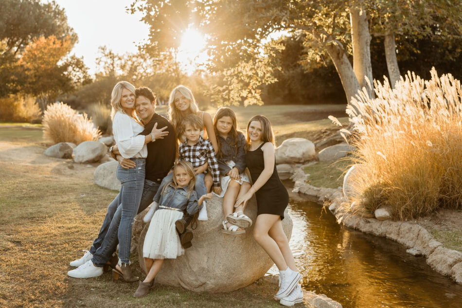 Large family with 5 children posing together during a golden hour sunset session in Thousand Oaks by Erica Montgomery Photography.