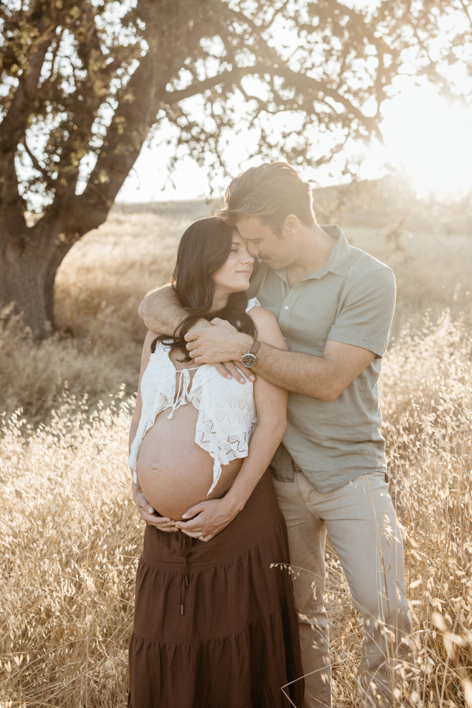 Natural light couples maternity sessions under oak trees at Malibu Creek State Park, by Southern California lifestyle photographer Erica Montgomery.